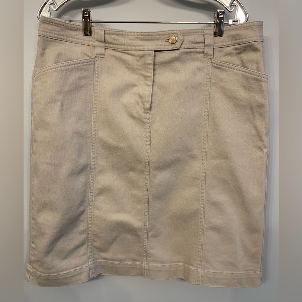 Talbots khaki demin skirt; side pockets; zipper front with button closure